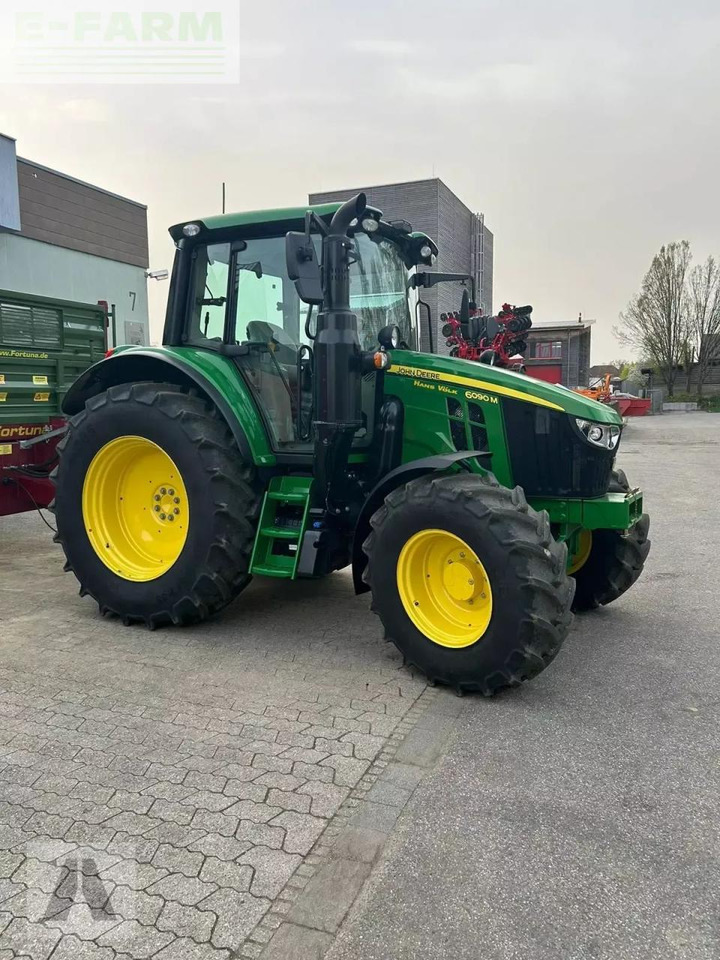 John Deere 6090m - Traktors: foto 1 John Deere 6090m - Traktors: foto 1