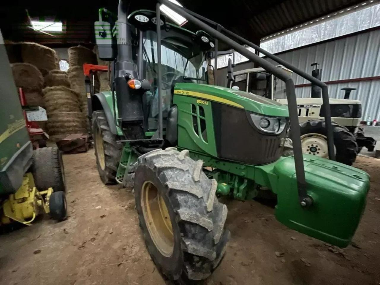 John Deere 6100 m - Traktors: foto 1 John Deere 6100 m - Traktors: foto 1