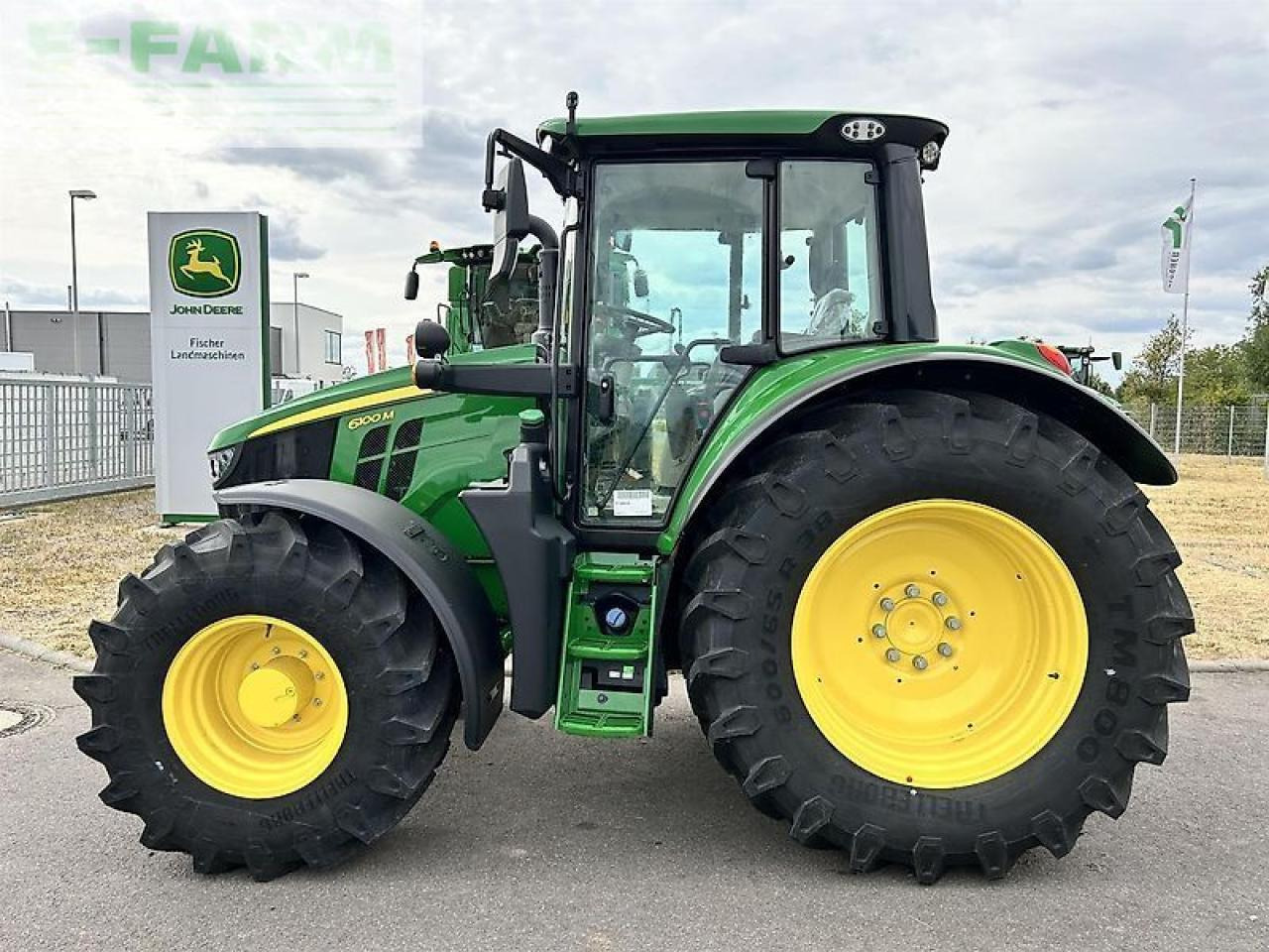 John Deere 6100m aq+ demo - Traktors: foto 1 John Deere 6100m aq+ demo - Traktors: foto 1