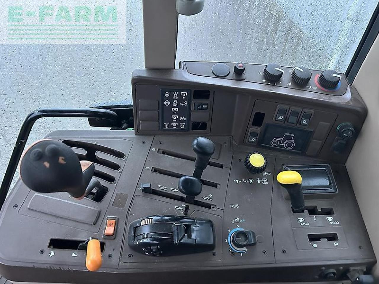 John Deere 6110 - Traktors: foto 3 John Deere 6110 - Traktors: foto 3