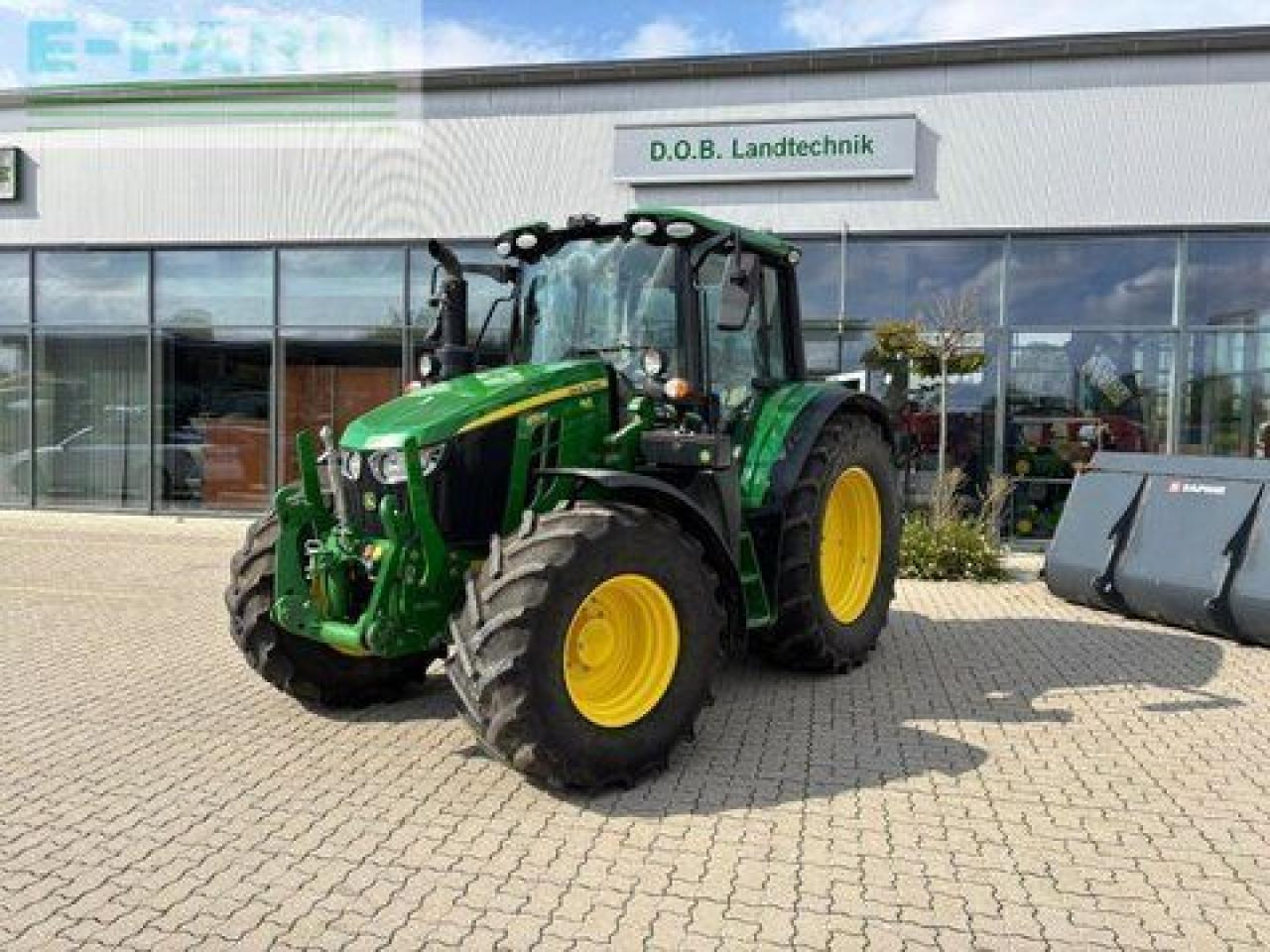John Deere 6110m - Traktors: foto 1 John Deere 6110m - Traktors: foto 1