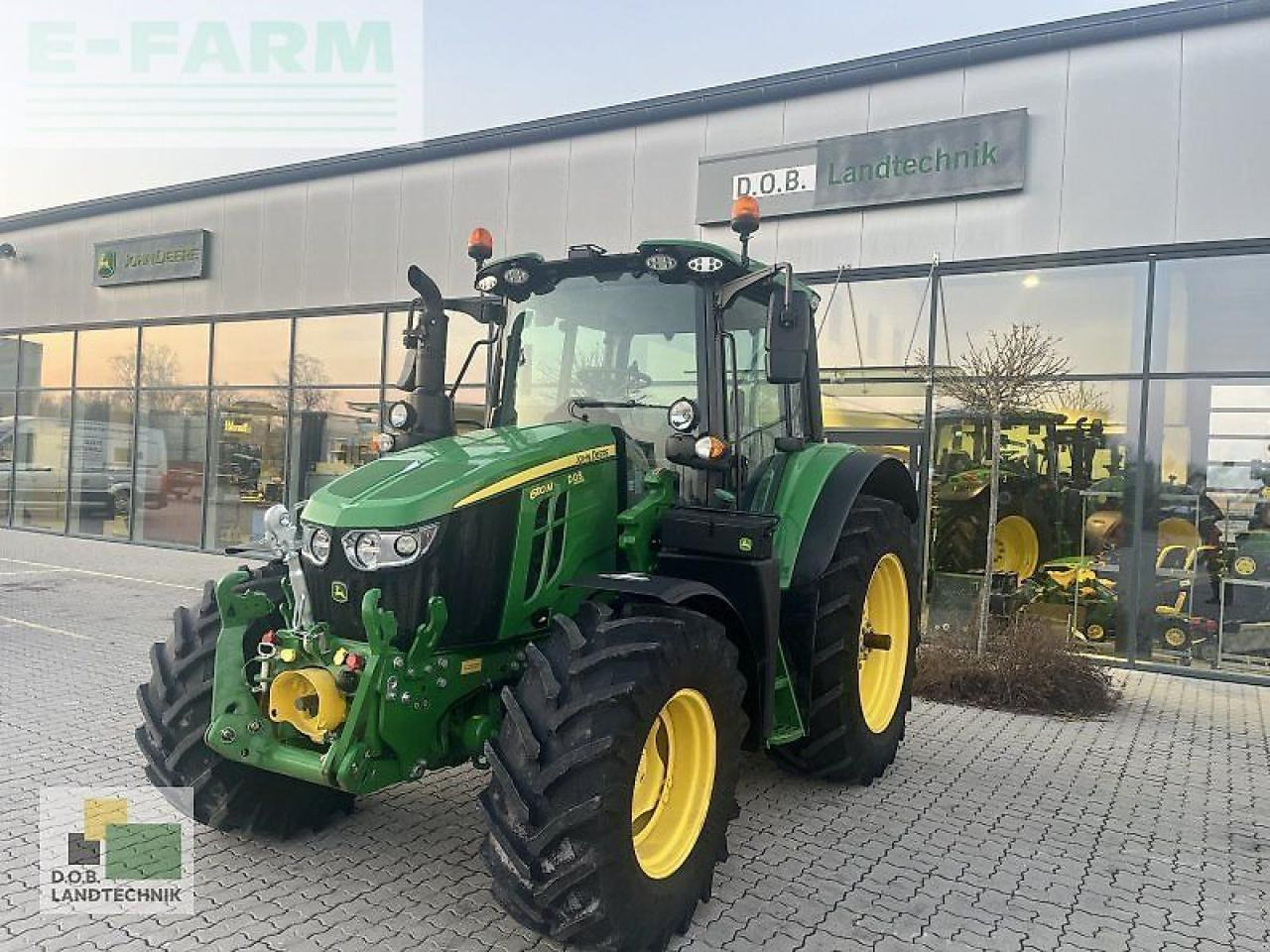 John Deere 6110m - Traktors: foto 1 John Deere 6110m - Traktors: foto 1