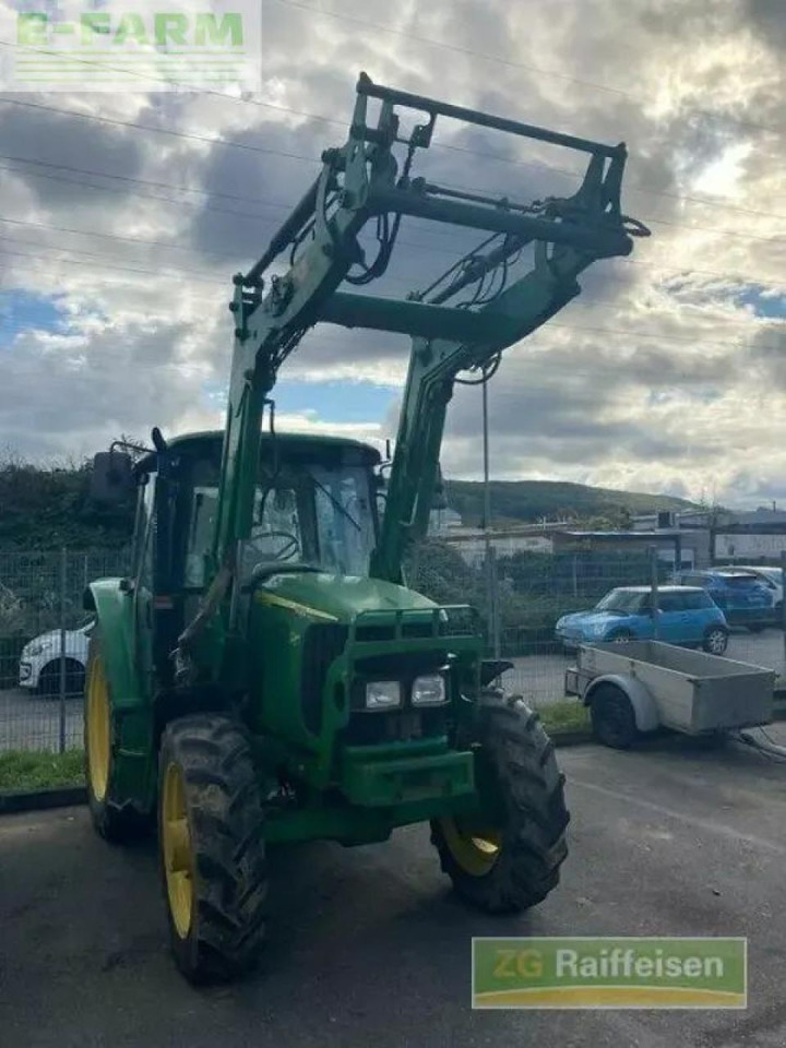 John Deere 6120 se - Traktors: foto 1 John Deere 6120 se - Traktors: foto 1