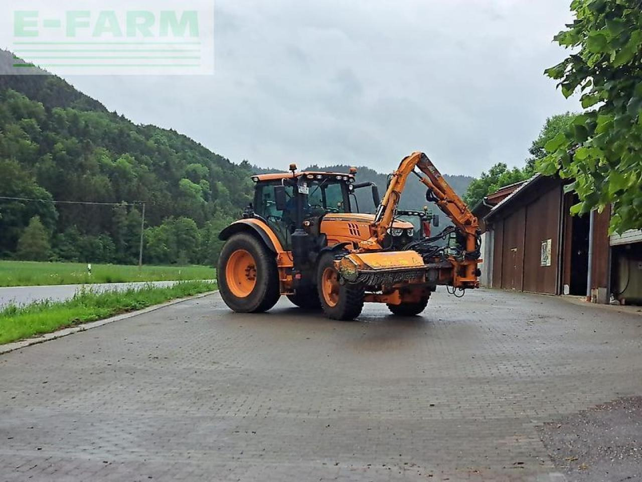 John Deere 6145r - Traktors: foto 1 John Deere 6145r - Traktors: foto 1