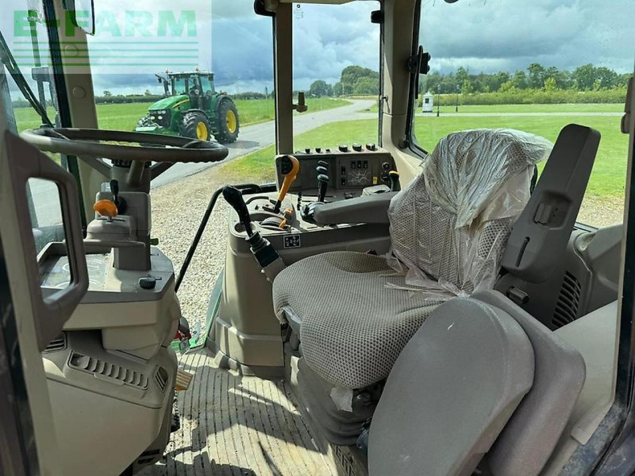 Traktors John Deere 6155m: foto 13 Traktors John Deere 6155m: foto 13