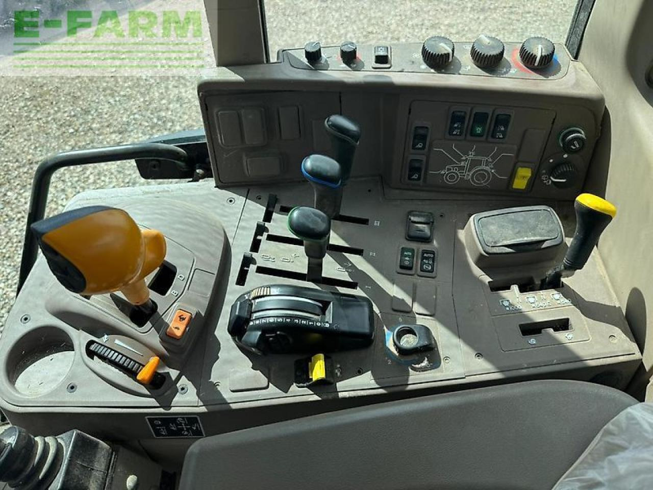 Traktors John Deere 6155m: foto 11 Traktors John Deere 6155m: foto 11