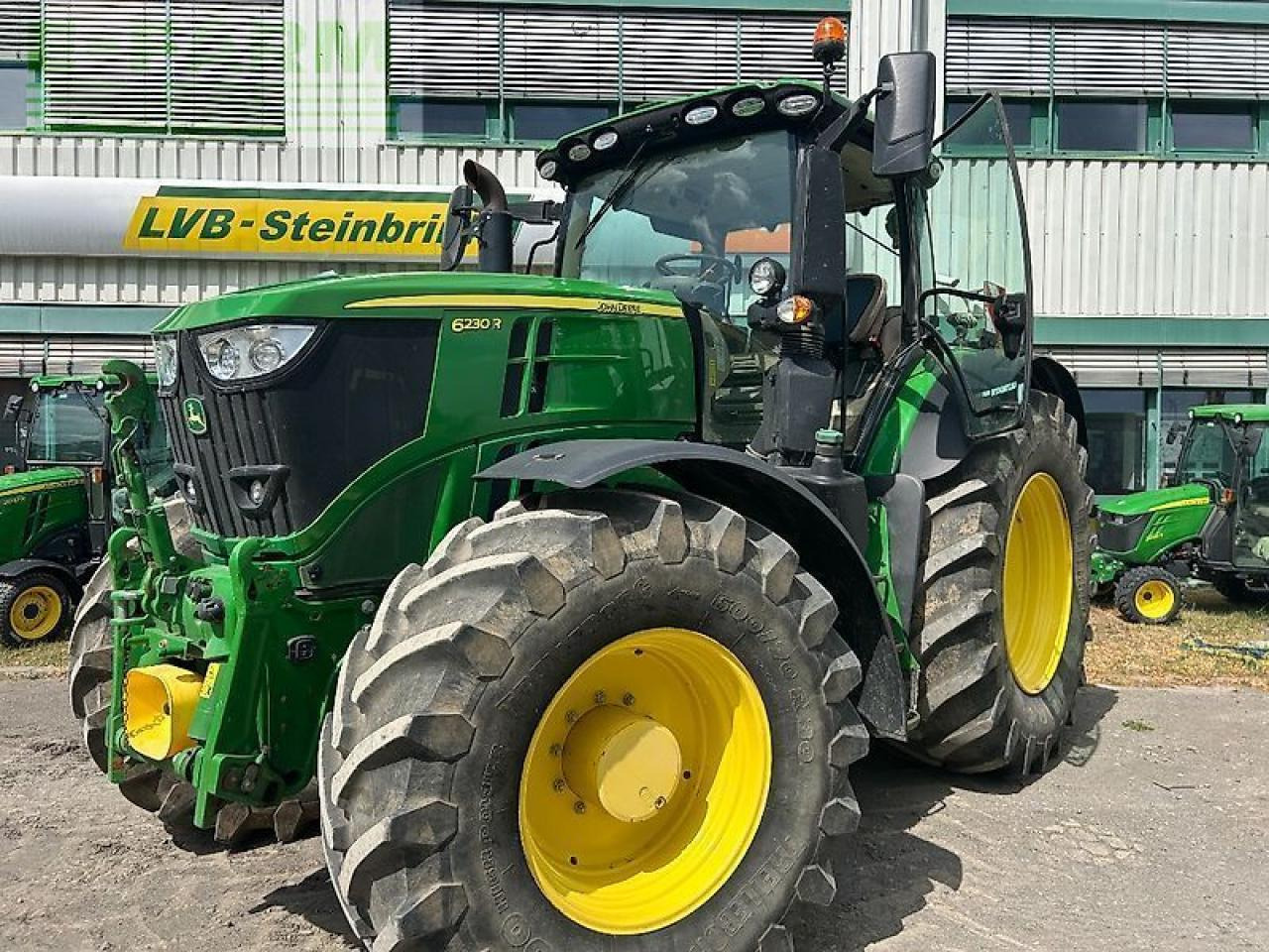 John Deere 6230r - Traktors: foto 1 John Deere 6230r - Traktors: foto 1