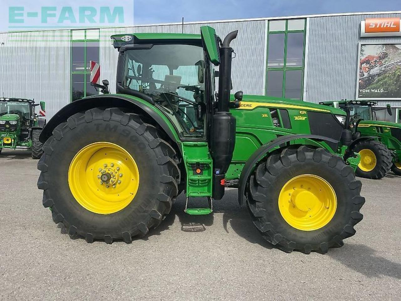 John Deere 6r215 / 6r 215 - Traktors: foto 1 John Deere 6r215 / 6r 215 - Traktors: foto 1