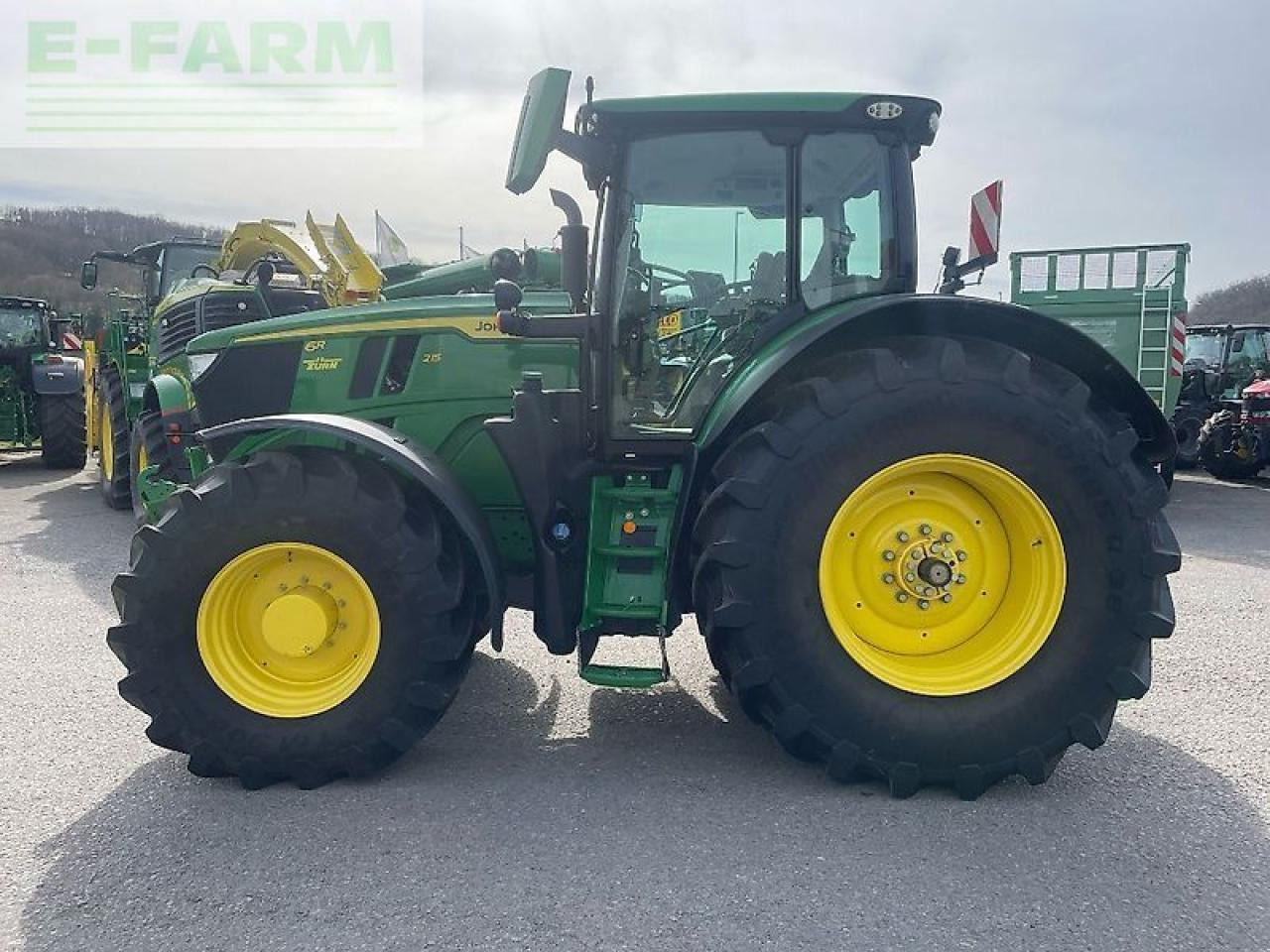 John Deere 6r215 / 6r 215 - Traktors: foto 2 John Deere 6r215 / 6r 215 - Traktors: foto 2