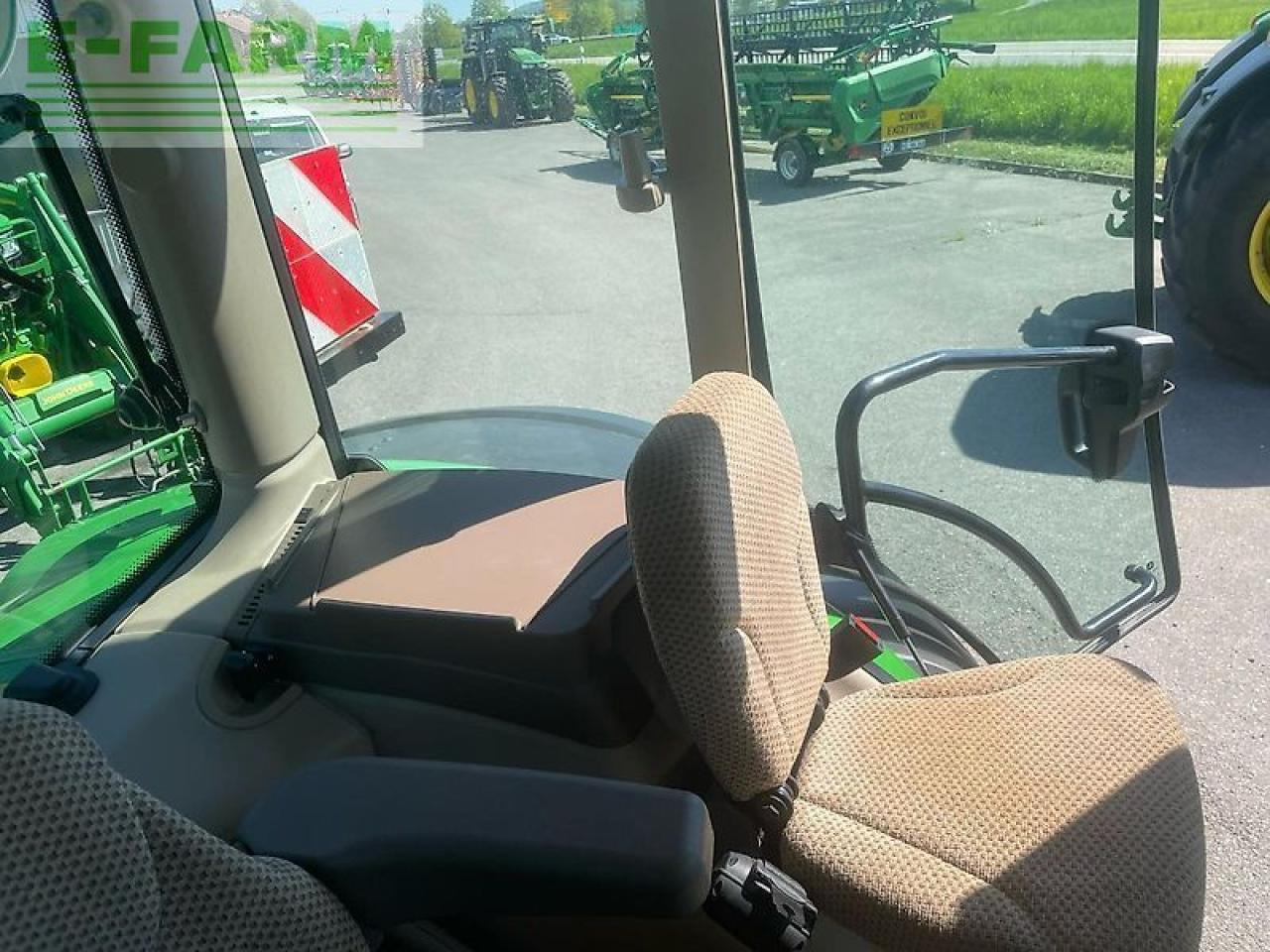 John Deere 6r215 / 6r 215 - Traktors: foto 5 John Deere 6r215 / 6r 215 - Traktors: foto 5