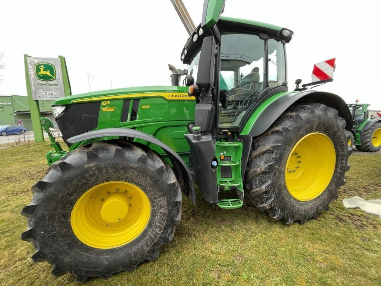 John Deere 6r250/ 6r 250 - Traktors: foto 2 John Deere 6r250/ 6r 250 - Traktors: foto 2