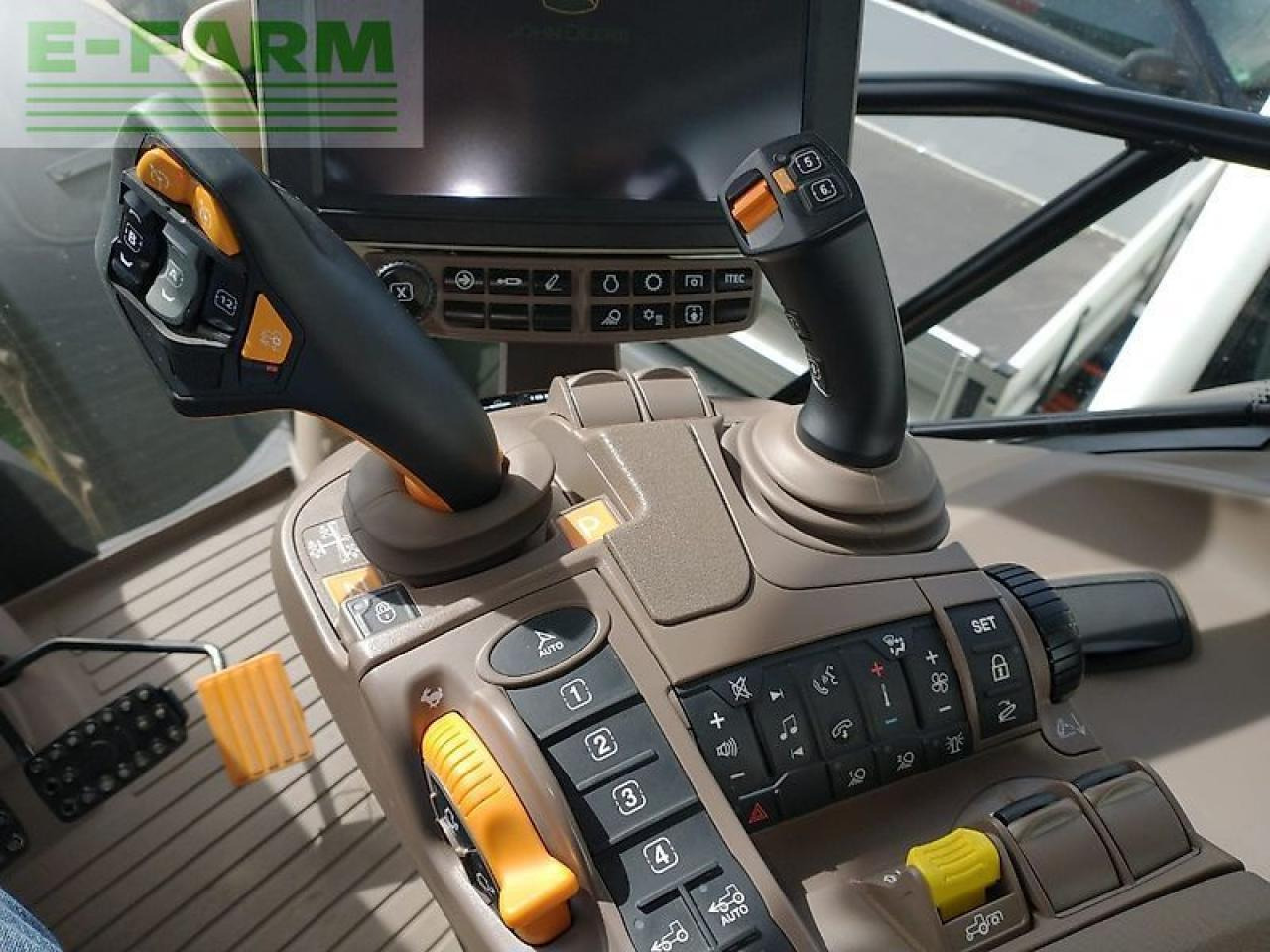 John Deere 6r250 - Traktors: foto 3 John Deere 6r250 - Traktors: foto 3