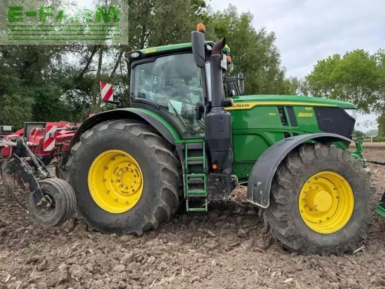 John Deere 6r250 - Traktors: foto 1 John Deere 6r250 - Traktors: foto 1