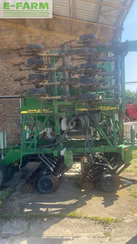 John Deere 750 A - Precīzās izsējas sējmašīna: foto 3 John Deere 750 A - Precīzās izsējas sējmašīna: foto 3