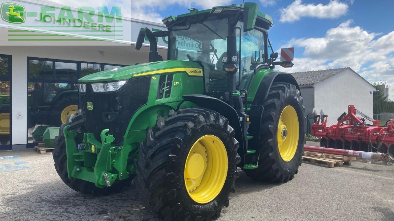 John Deere 7R 330 - Traktors: foto 1 John Deere 7R 330 - Traktors: foto 1