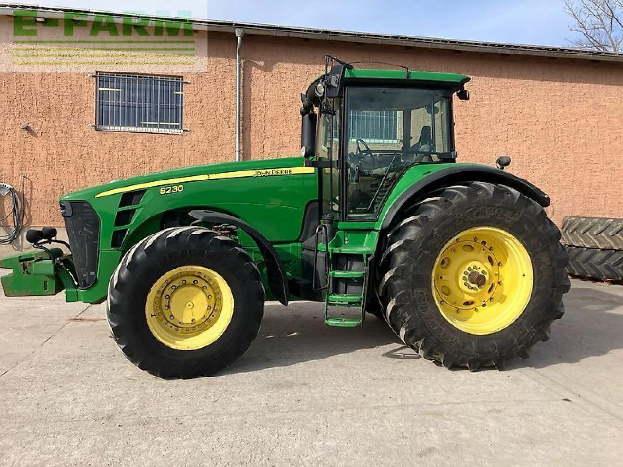 John Deere 8230 ils, powr shift - Traktors: foto 2 John Deere 8230 ils, powr shift - Traktors: foto 2