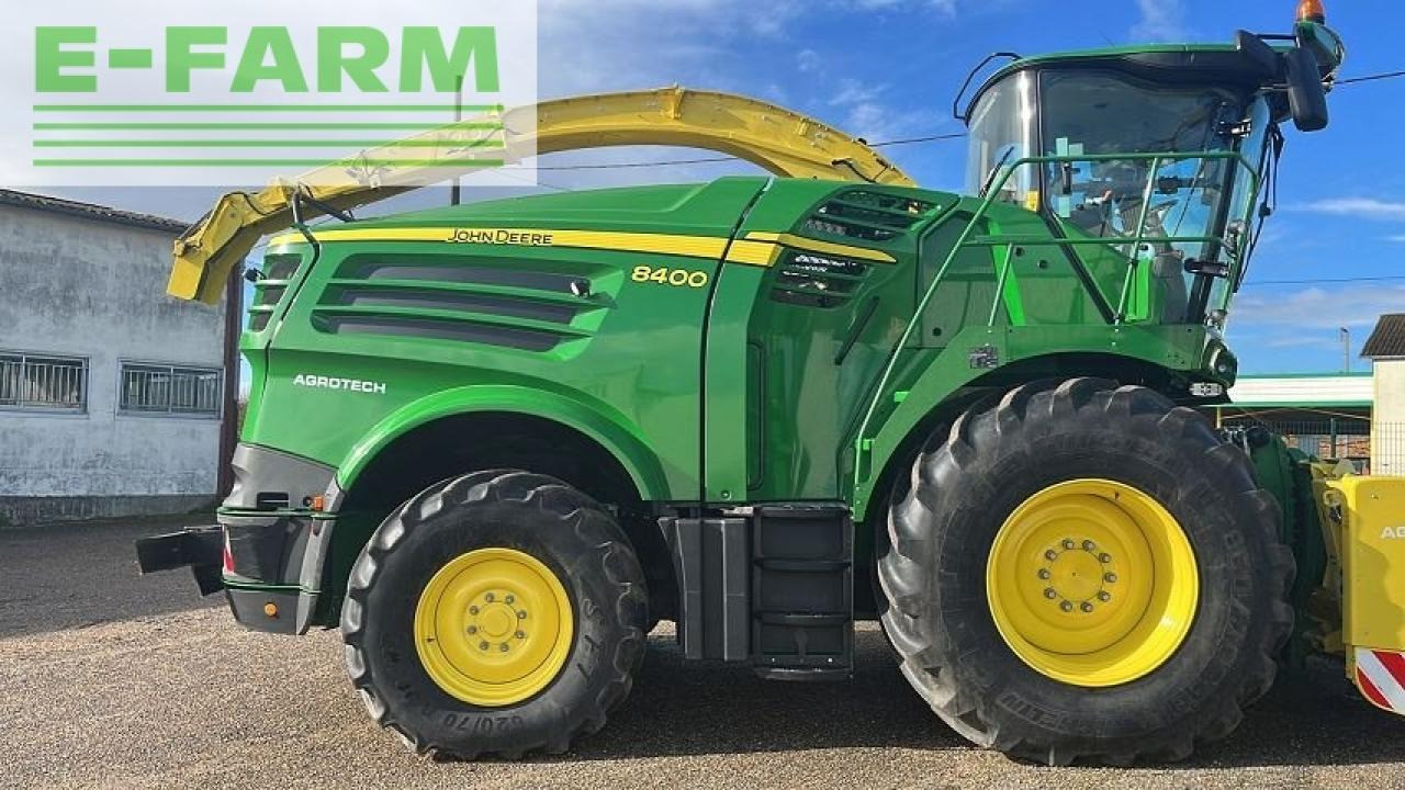 John Deere 8400 - Lopbarības kombains: foto 1 John Deere 8400 - Lopbarības kombains: foto 1