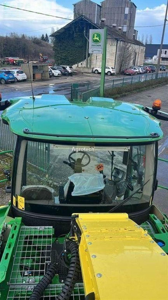 John Deere 8400 - Lopbarības kombains: foto 3 John Deere 8400 - Lopbarības kombains: foto 3