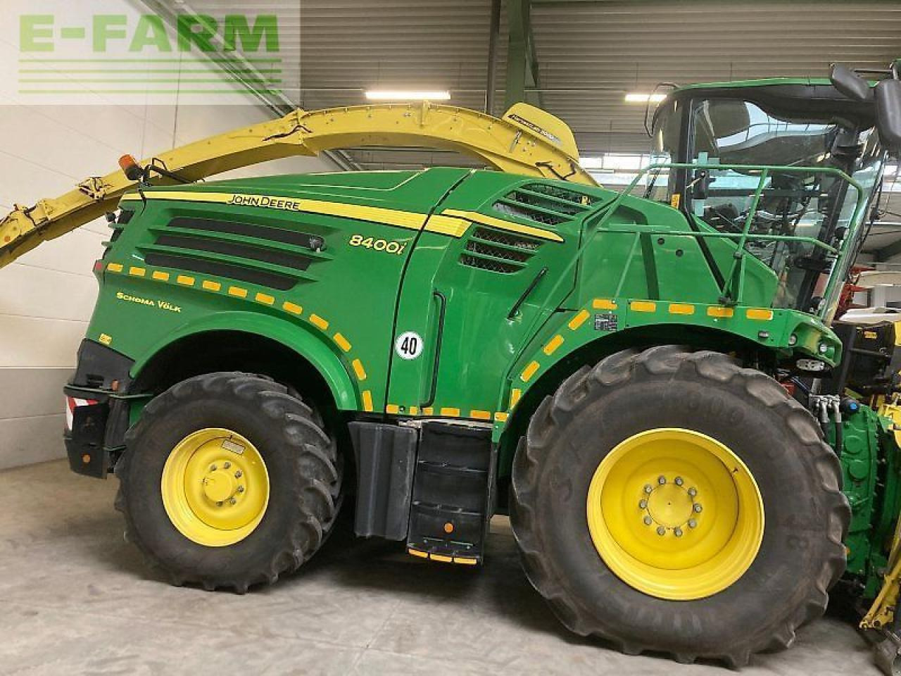 John Deere 8400i - Lopbarības kombains: foto 1 John Deere 8400i - Lopbarības kombains: foto 1