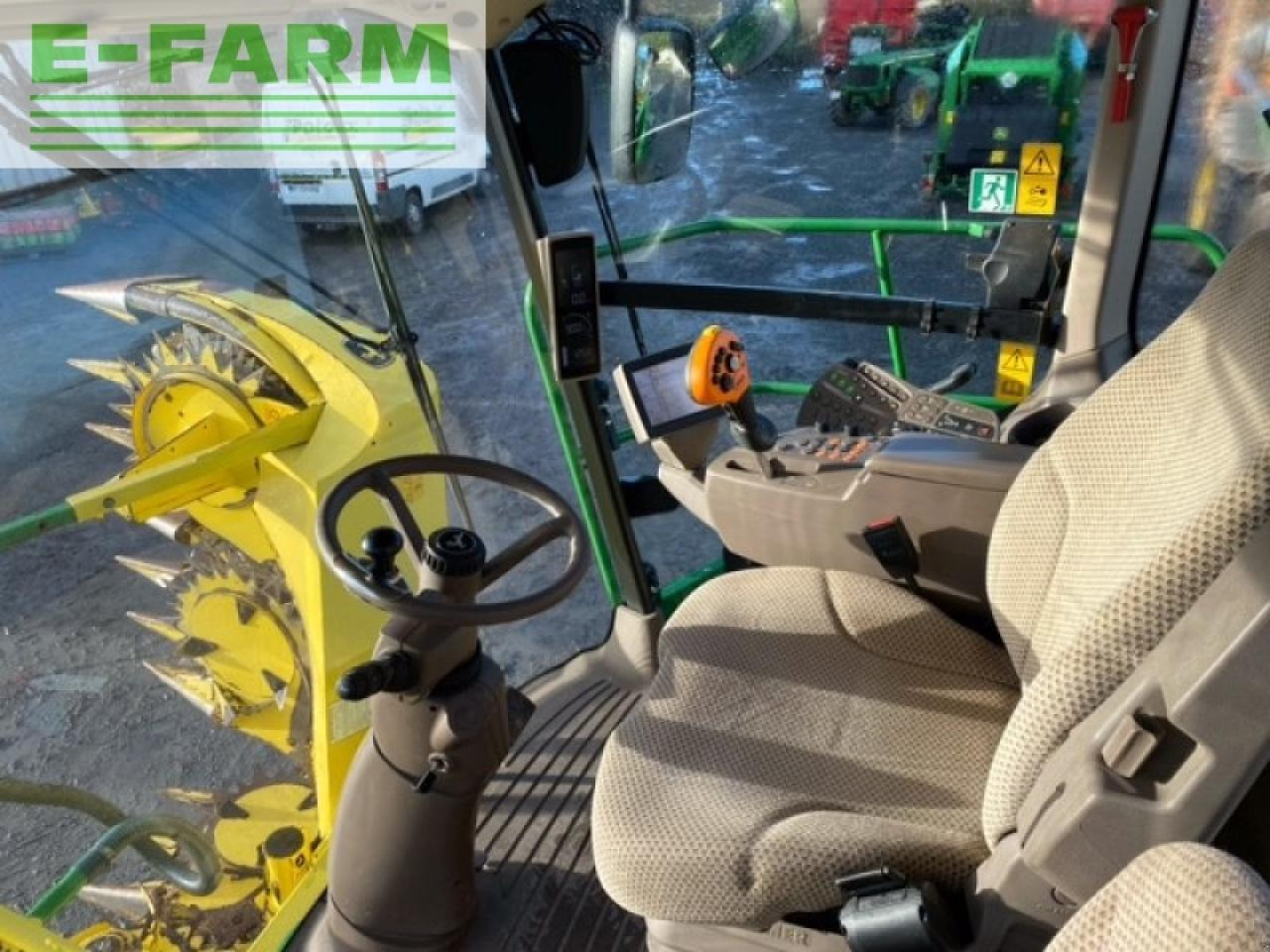 Lopbarības kombains John Deere 8500: foto 8 Lopbarības kombains John Deere 8500: foto 8