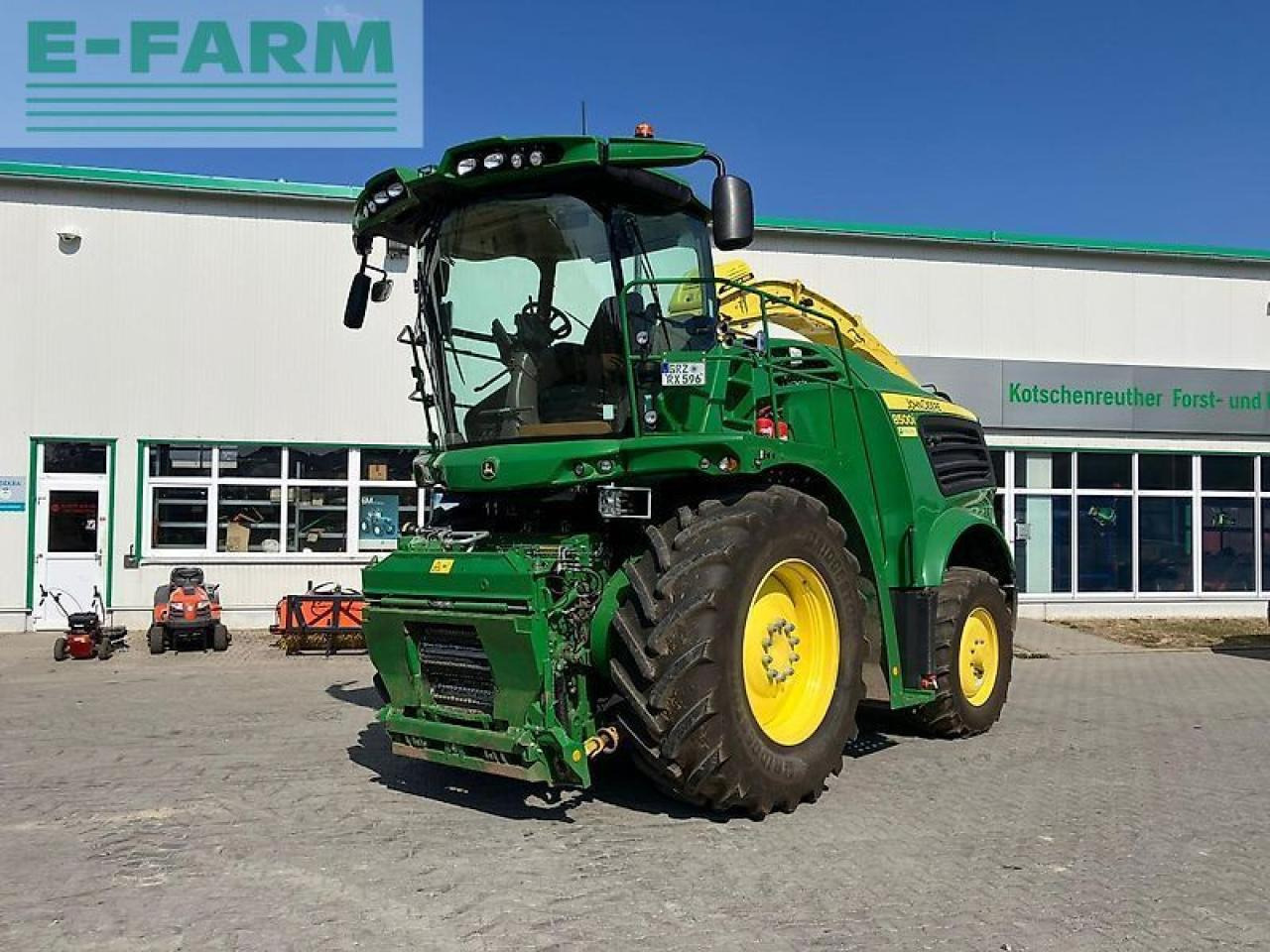 John Deere 8500 prodrive - Lopbarības kombains: foto 1 John Deere 8500 prodrive - Lopbarības kombains: foto 1