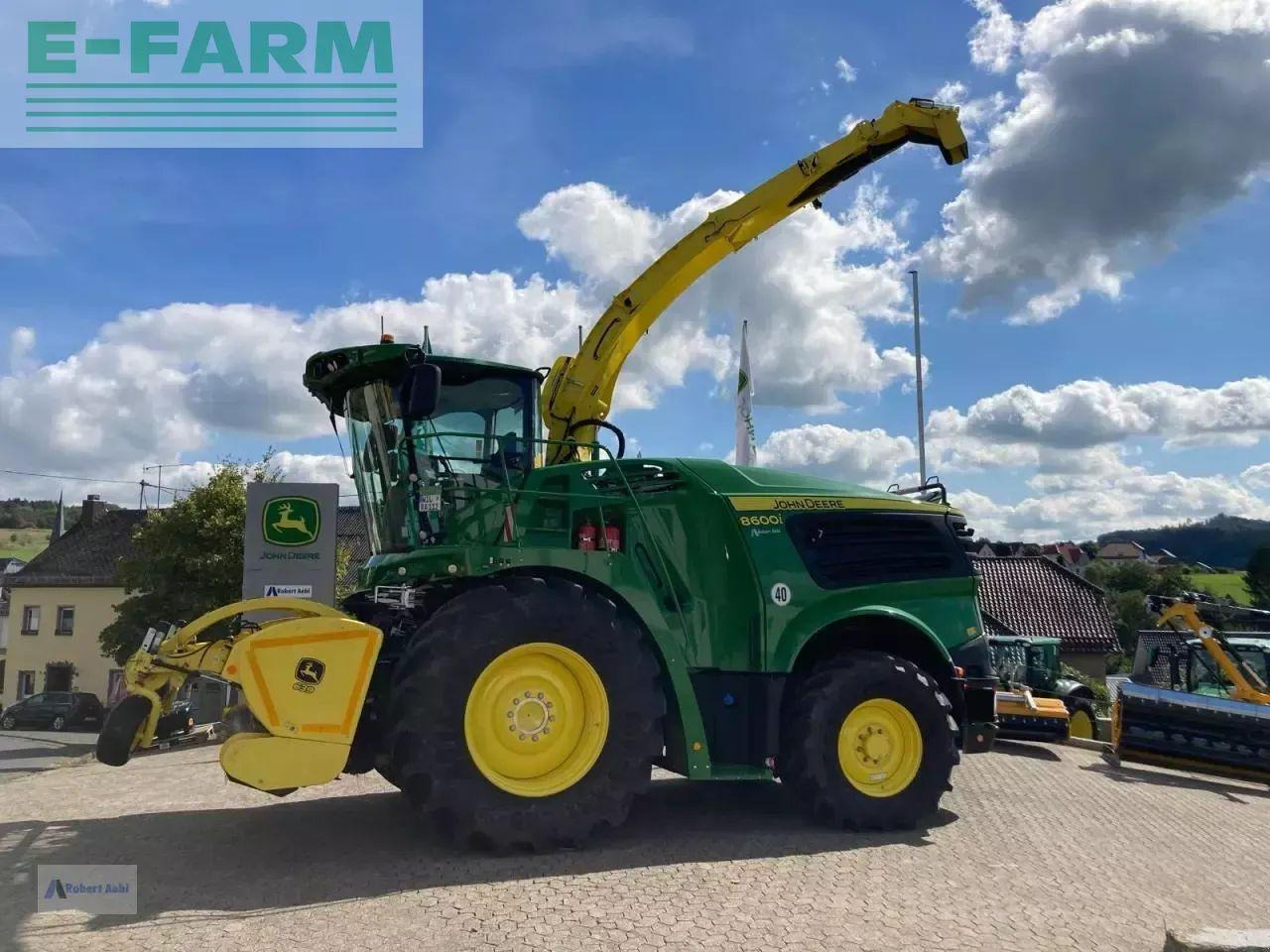 John Deere 8600 - Lopbarības kombains: foto 1 John Deere 8600 - Lopbarības kombains: foto 1