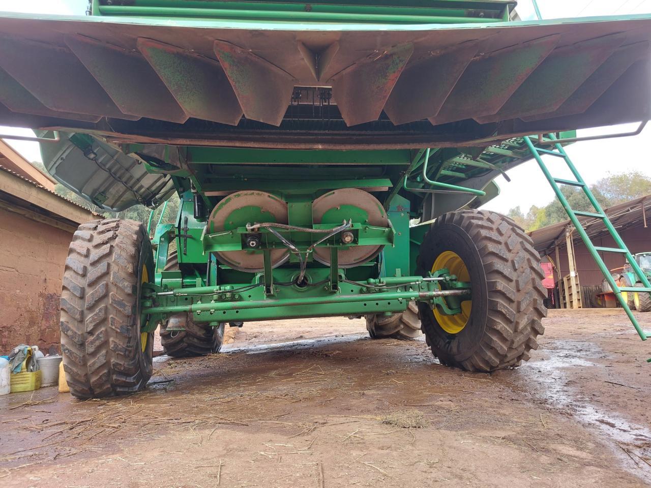 John Deere 9640WTS HillMaster - Labības kombains: foto 5 John Deere 9640WTS HillMaster - Labības kombains: foto 5