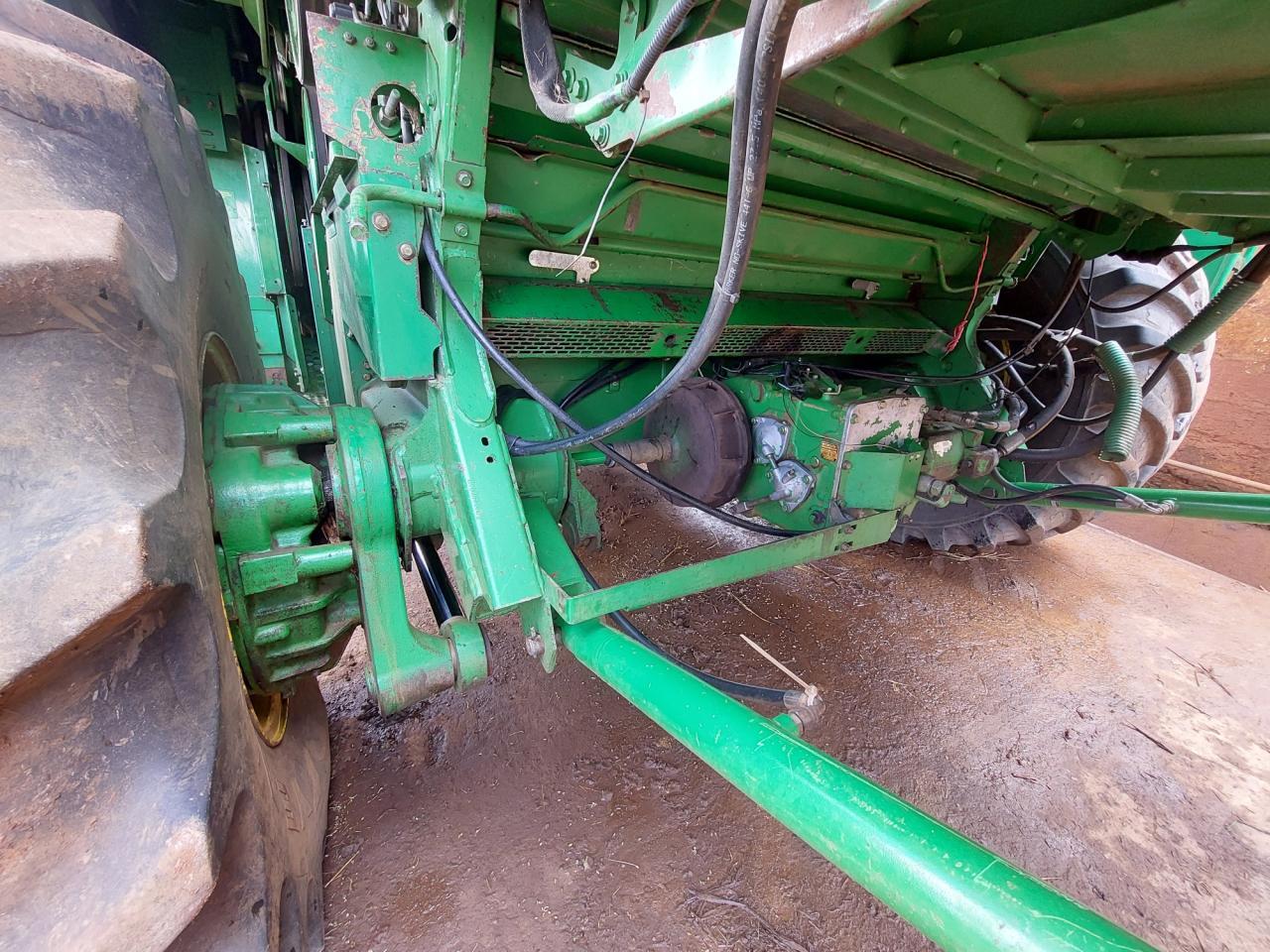 John Deere 9640WTS HillMaster - Labības kombains: foto 1 John Deere 9640WTS HillMaster - Labības kombains: foto 1