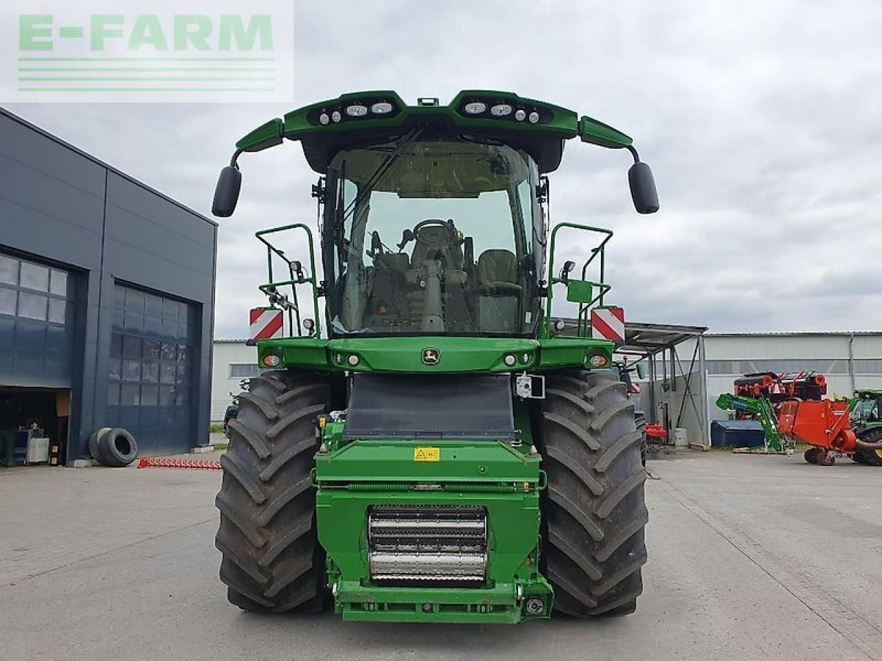 John Deere 9800 - Lopbarības kombains: foto 2 John Deere 9800 - Lopbarības kombains: foto 2
