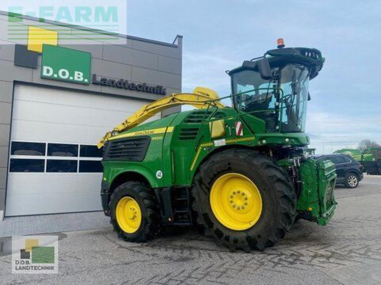 John Deere 9900 i - Lopbarības kombains: foto 1 John Deere 9900 i - Lopbarības kombains: foto 1