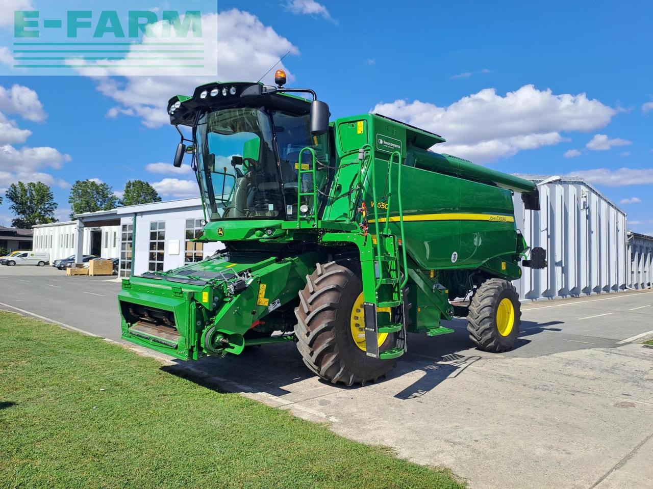 John Deere W650 - Labības kombains: foto 1 John Deere W650 - Labības kombains: foto 1