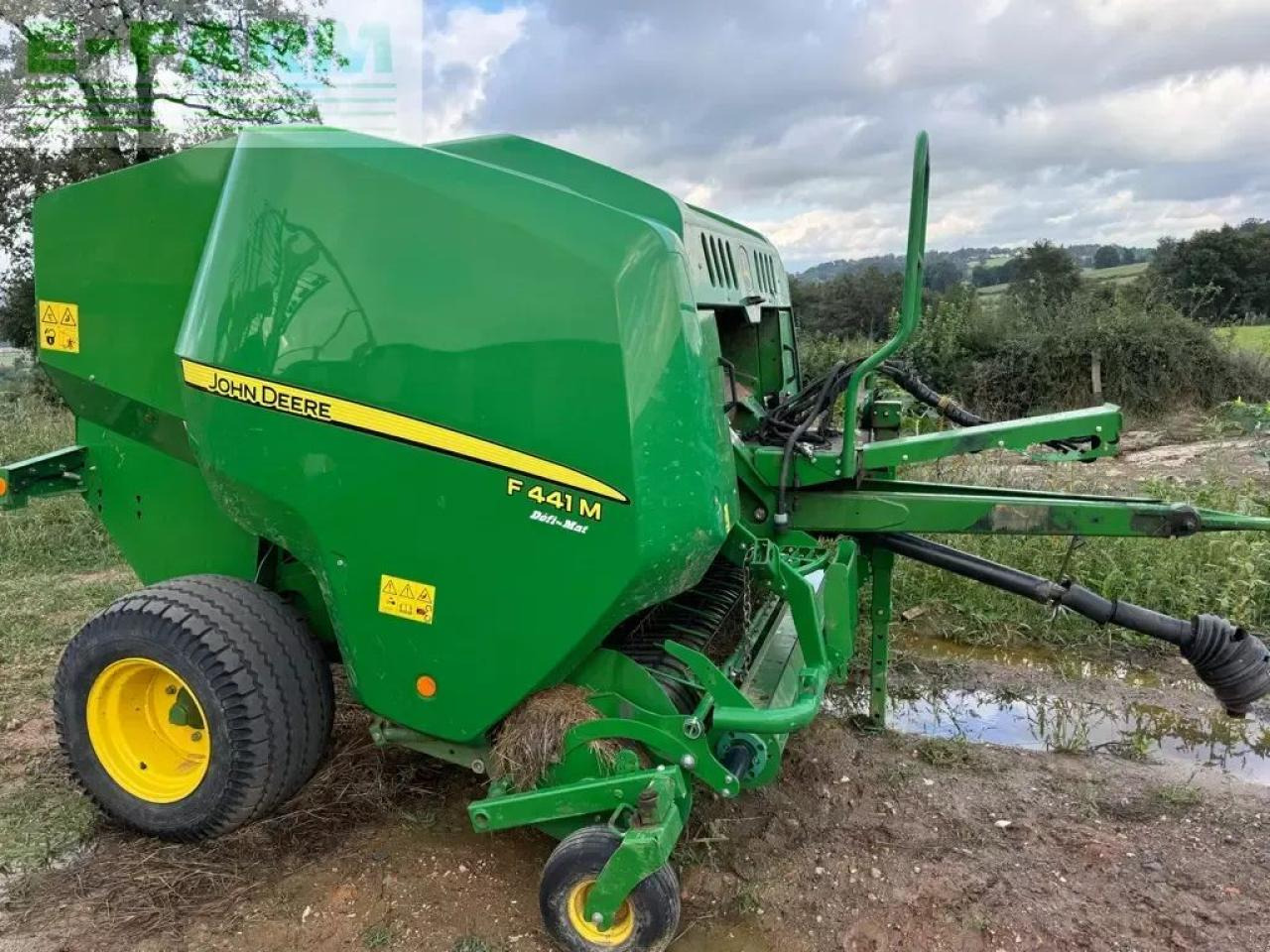 John Deere f441m - Kīpu prese: foto 1 John Deere f441m - Kīpu prese: foto 1