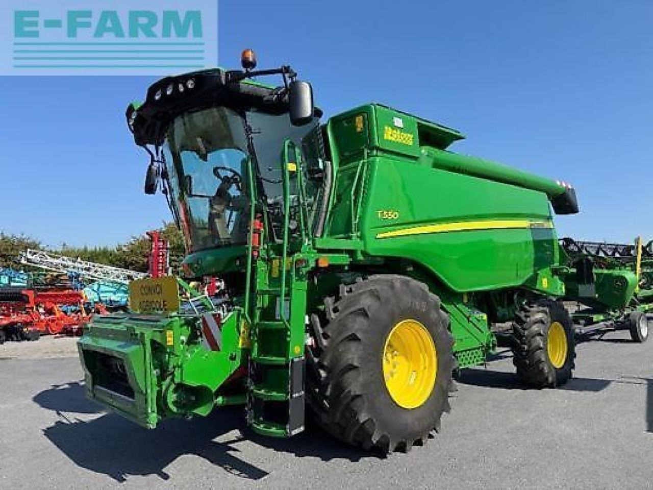 John Deere t550 - Labības kombains: foto 1 John Deere t550 - Labības kombains: foto 1