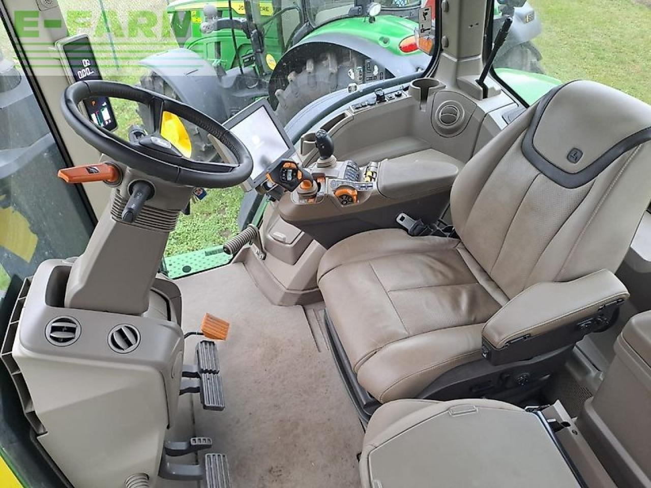 John Deere traktor 7r330 - Lopbarības kombaina papildaprīkojums: foto 5 John Deere traktor 7r330 - Lopbarības kombaina papildaprīkojums: foto 5