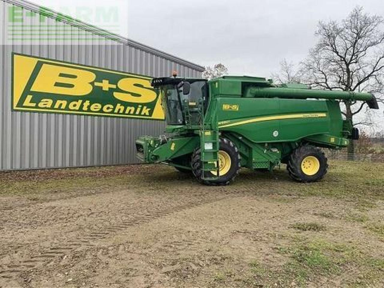 John Deere w660 - Labības kombains: foto 1 John Deere w660 - Labības kombains: foto 1
