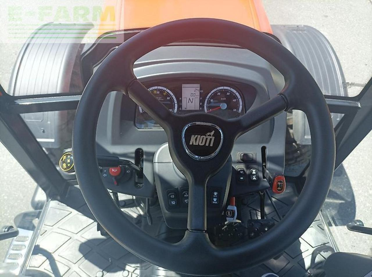 Traktors Kioti dk6020c: foto 6