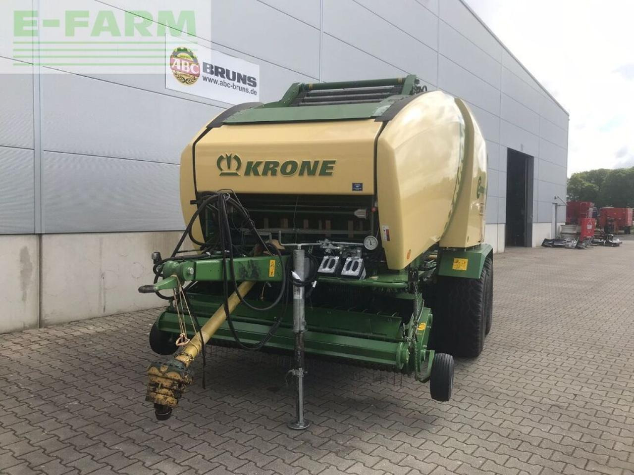 Krone comprima cv 150xc - Kīpu prese: foto 1 Krone comprima cv 150xc - Kīpu prese: foto 1