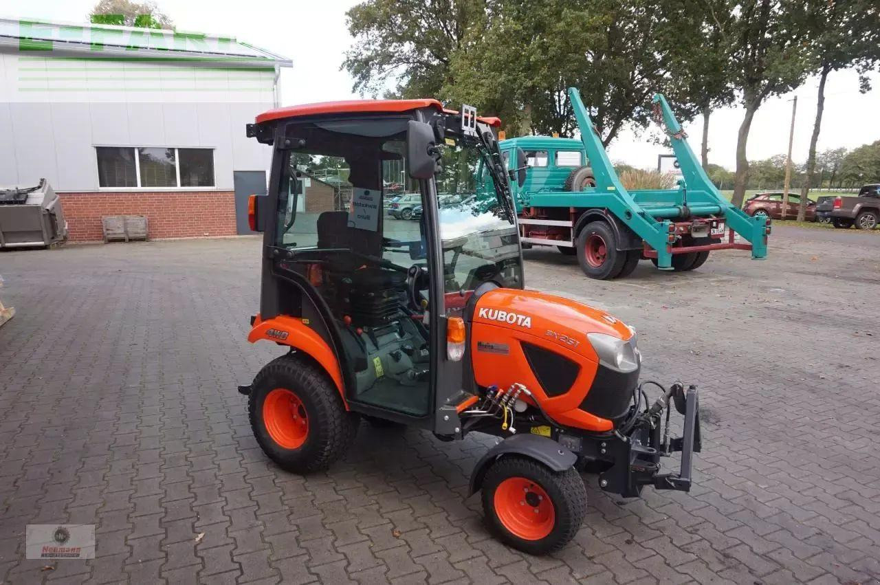Kubota bx261 - Traktors: foto 2 Kubota bx261 - Traktors: foto 2