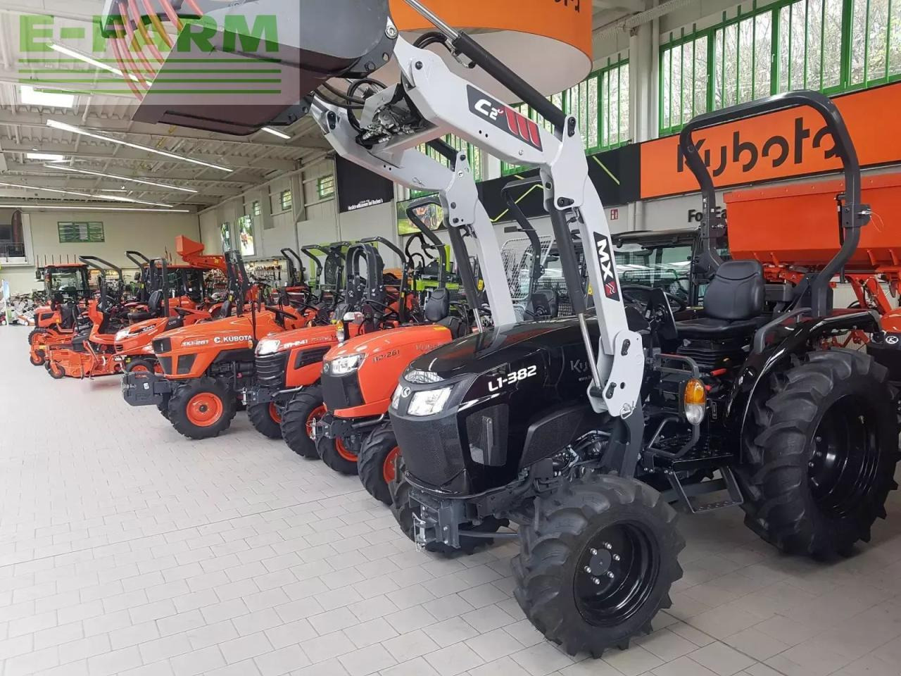 Traktors Kubota l1-382 hydrostat-sonderfarbe: foto 6 Traktors Kubota l1-382 hydrostat-sonderfarbe: foto 6