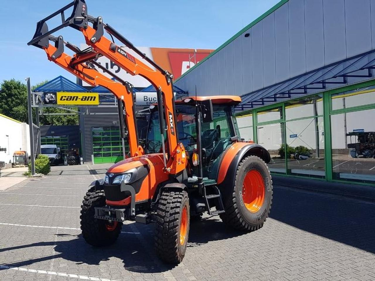 Kubota m4-073 cab 36x36 - Traktors: foto 5 Kubota m4-073 cab 36x36 - Traktors: foto 5