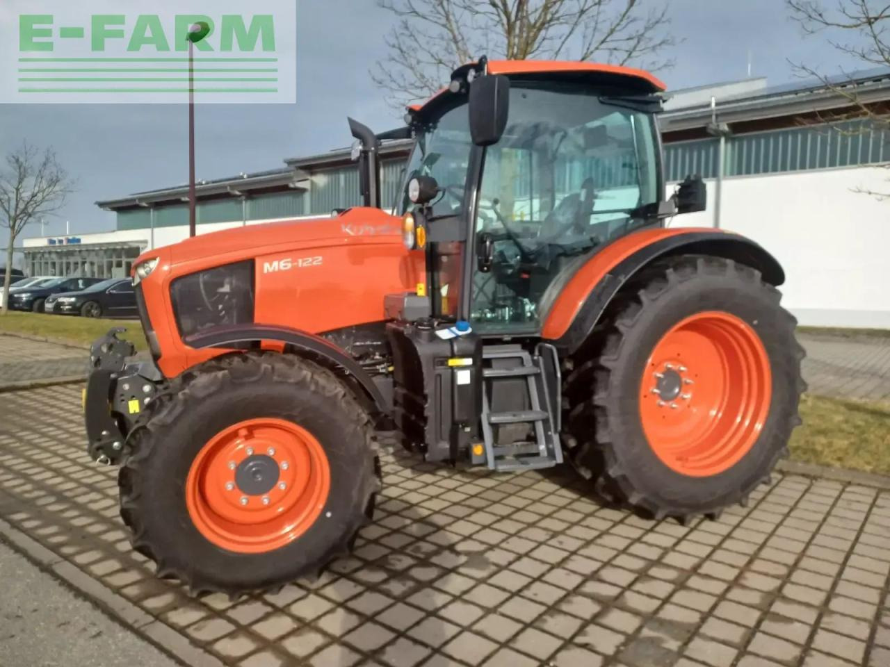 Kubota m6-122 - Traktors: foto 1 Kubota m6-122 - Traktors: foto 1