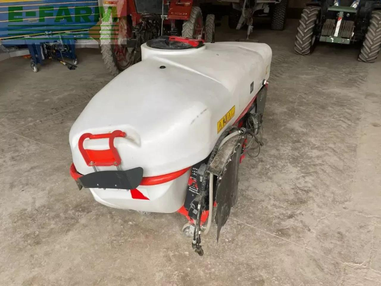 Kuhn altis 2002 - Piekabināmais miglotājs: foto 4 Kuhn altis 2002 - Piekabināmais miglotājs: foto 4