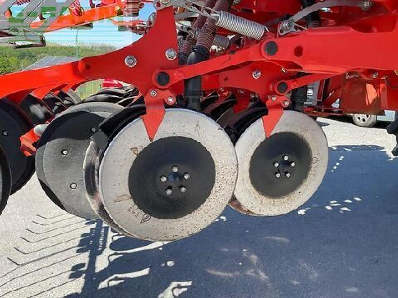 Kuhn drillkombi btf 5000 r mit fronttank und kreisele - Sējmašīna: foto 5 Kuhn drillkombi btf 5000 r mit fronttank und kreisele - Sējmašīna: foto 5