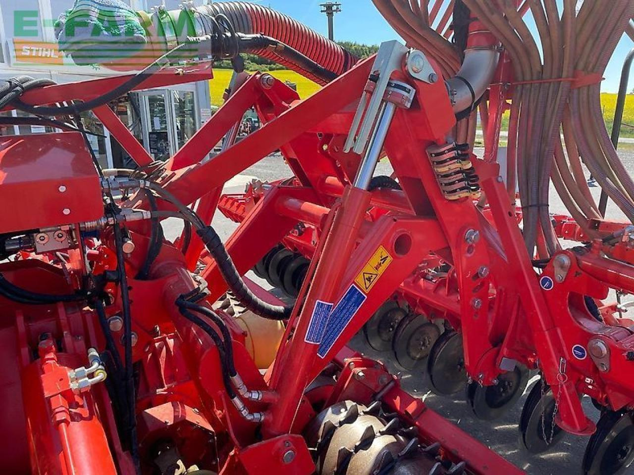 Kuhn drillkombi btf 5000 r mit fronttank und kreiselegge - Sējmašīna: foto 3 Kuhn drillkombi btf 5000 r mit fronttank und kreiselegge - Sējmašīna: foto 3