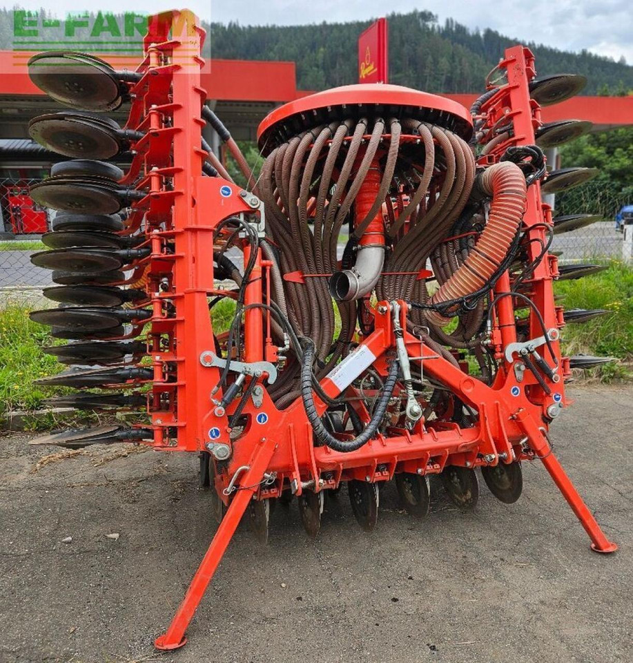 Kuhn hr5004dr+btfr5000-40dd+tf1512 - Kombinētā sējmašīna: foto 2 Kuhn hr5004dr+btfr5000-40dd+tf1512 - Kombinētā sējmašīna: foto 2
