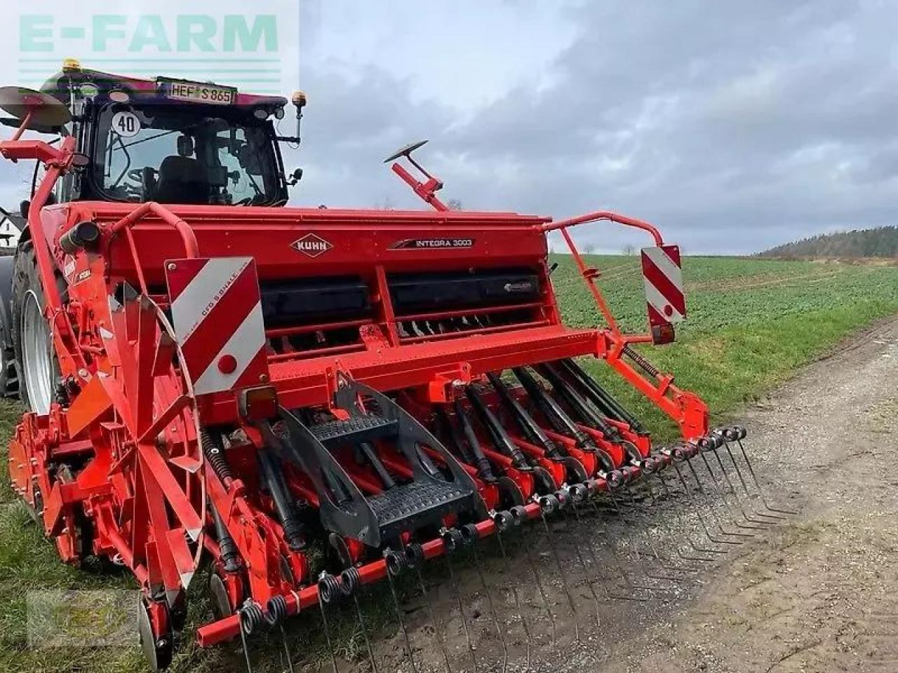 Kuhn integra 3003 sd - Kombinētā sējmašīna: foto 1 Kuhn integra 3003 sd - Kombinētā sējmašīna: foto 1