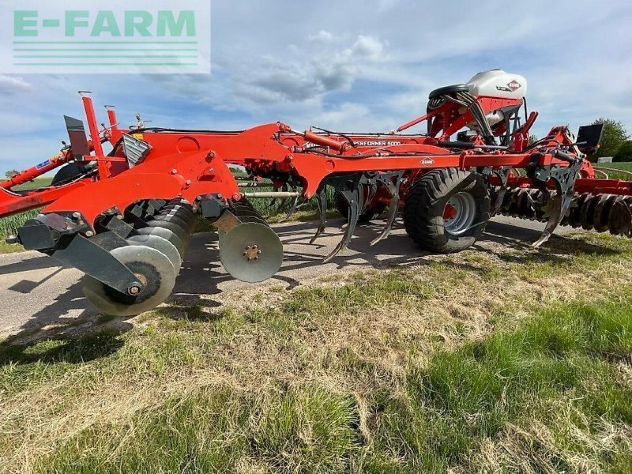 Kuhn performer 5000 - Kombinētā sējmašīna: foto 4 Kuhn performer 5000 - Kombinētā sējmašīna: foto 4