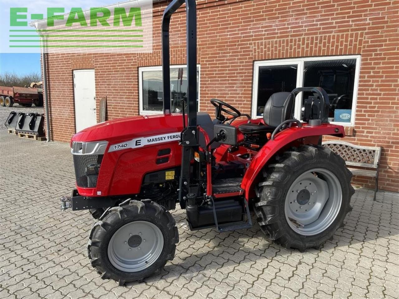 Massey Ferguson 1740e - Traktors: foto 1 Massey Ferguson 1740e - Traktors: foto 1