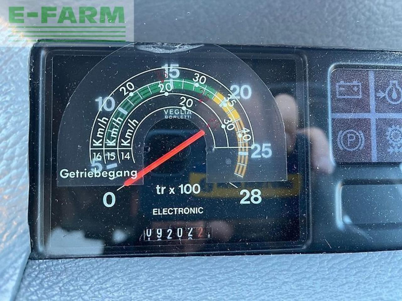 Traktors Massey Ferguson 3085 e: foto 7