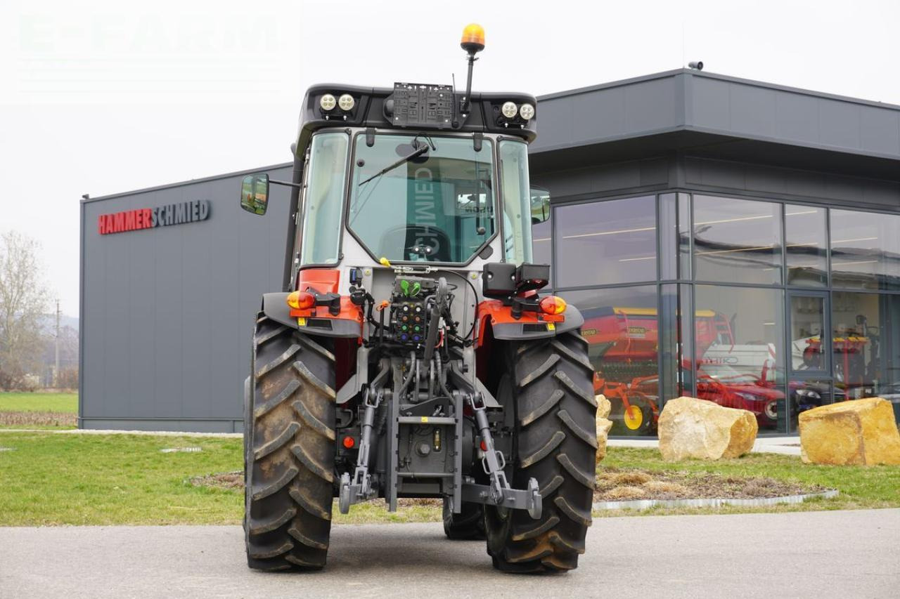 Massey Ferguson 3wf.115 efficient - Traktors: foto 4 Massey Ferguson 3wf.115 efficient - Traktors: foto 4